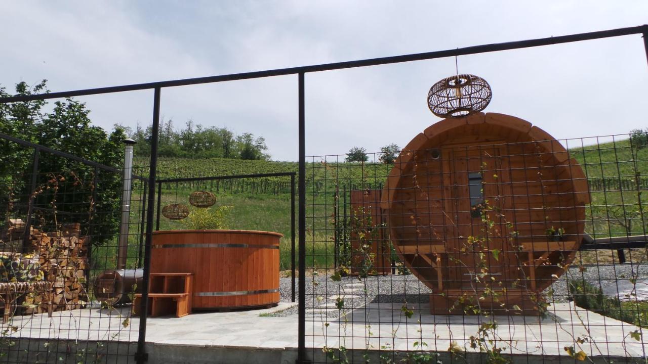 Sotto La Vigna Charm Stay Adults Only Vacation Suite Montegrosso d'Asti Exterior photo