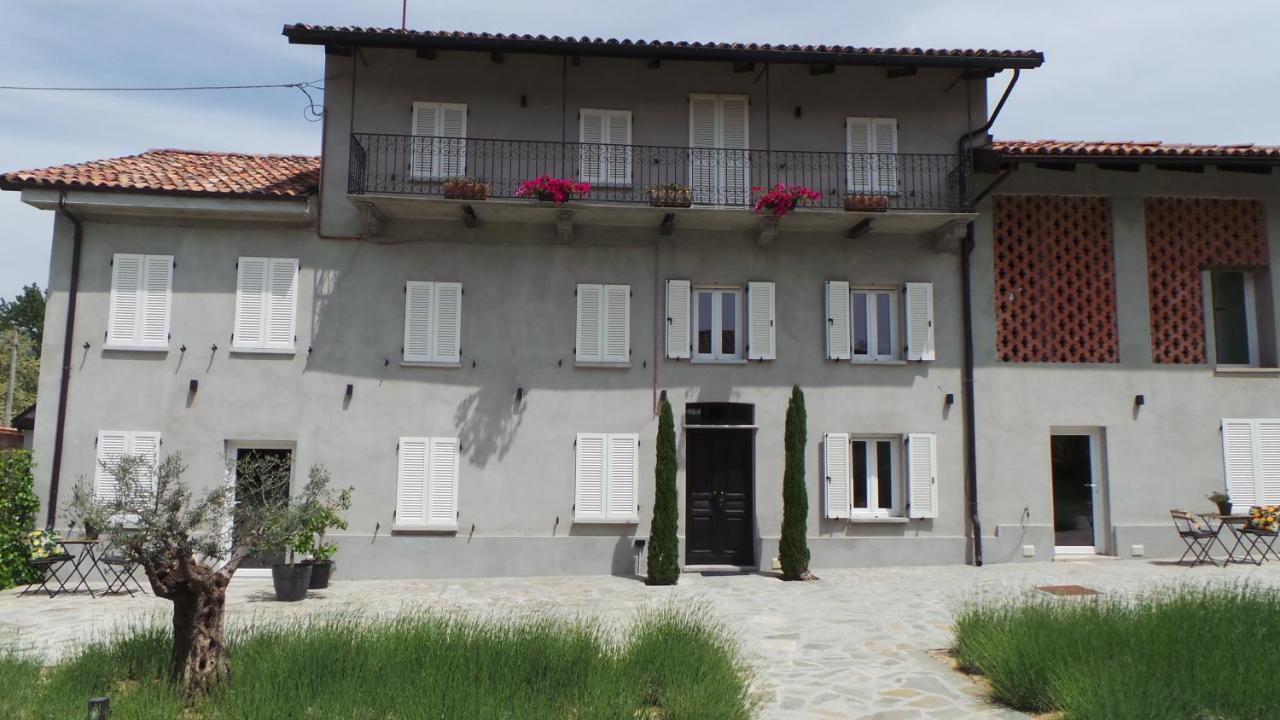 Sotto La Vigna Charm Stay Adults Only Vacation Suite Montegrosso d'Asti Exterior photo
